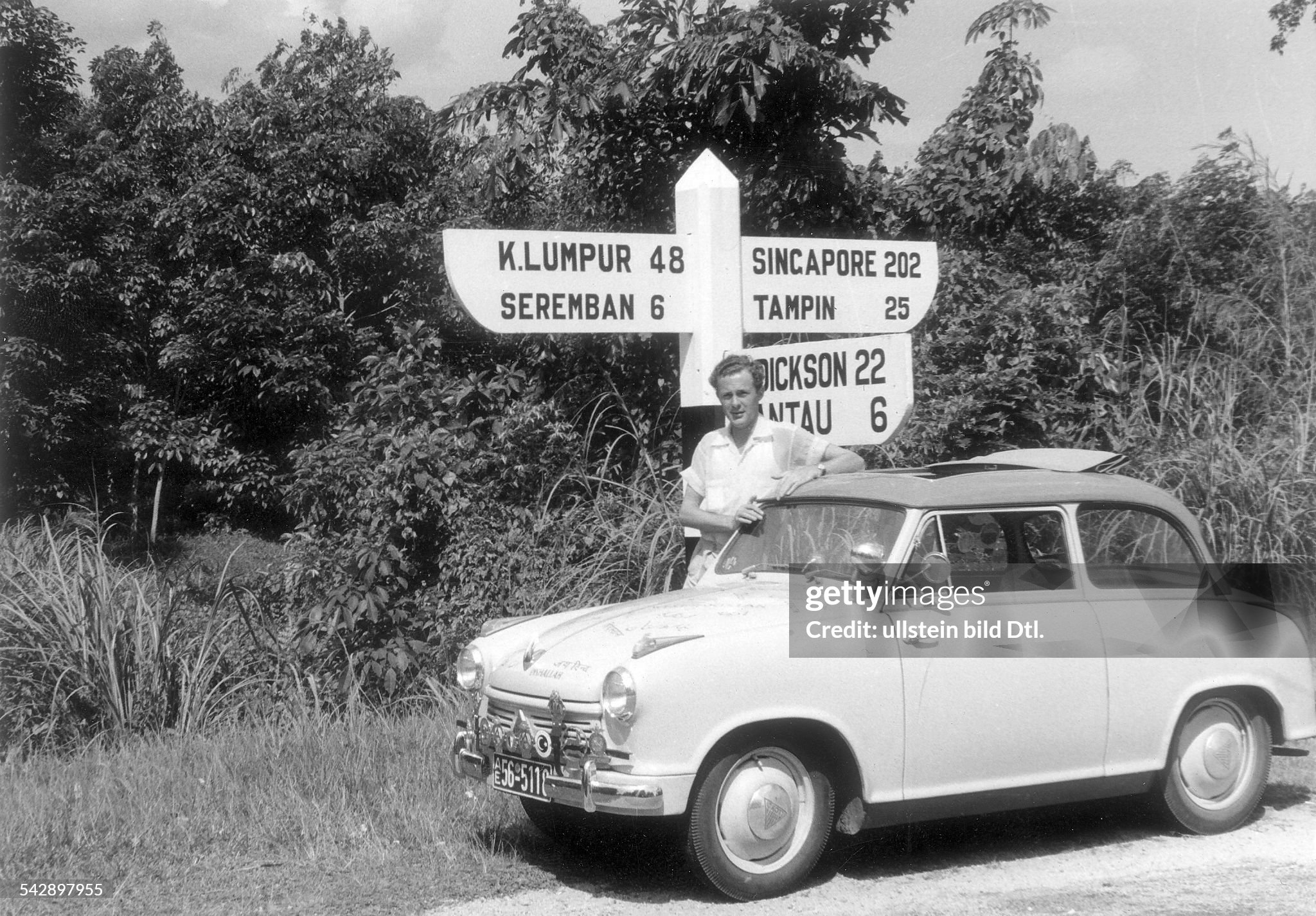 Historical photo before colorization